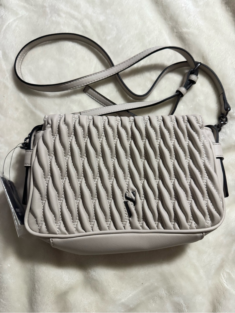 Simply Vera Vera Wang Quilted Crossbody Bag in Light Gray